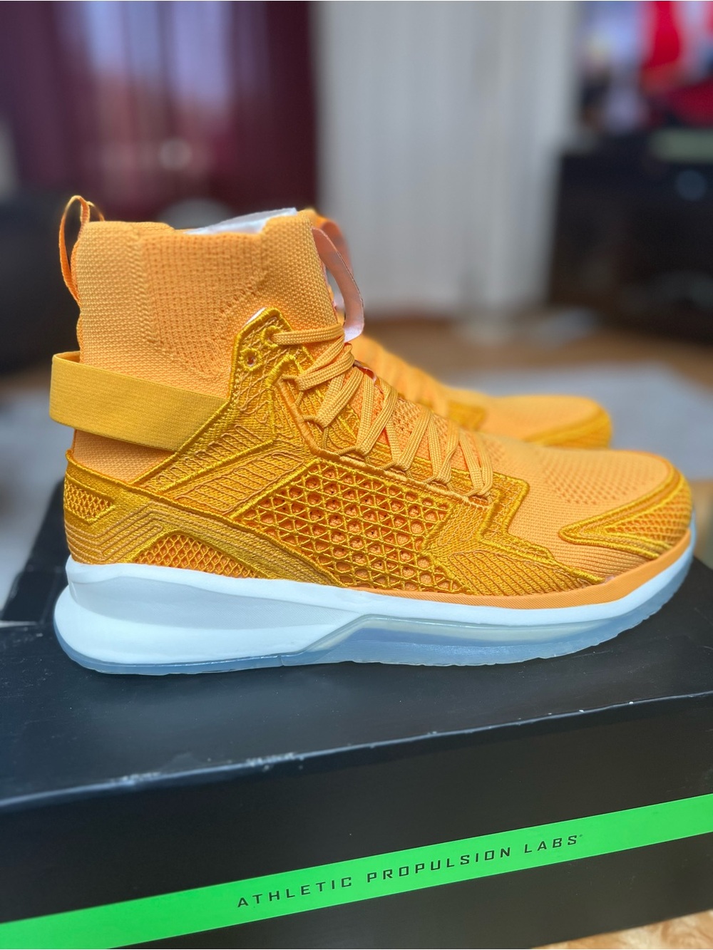 APL CONCEPT X in Mango/Ultraviolet/White Men’s 9.5 Women’s 11